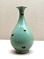 （青瓷之例）青瓷铁斑文瓶（飞青瓷花生） 元 大阪市立东洋陶瓷美术馆
