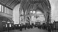 View from the ticket office to the central hall around 1905