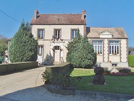 The town hall in Savigny-sur-Clairis