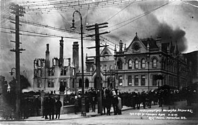 1907 fire. The left wing housed Parliament, while the right wing is the extant Parliamentary Library.