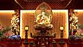 新加坡佛牙寺龙华院的如意轮观音像，背景是悉昙文的《心经》。
