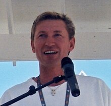 Photo of Gretzky speaking