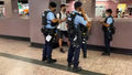 机动部队警员在太子站大堂截查记者