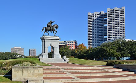 赫尔曼公园与山姆·休斯敦纪念碑。
