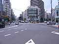 春日通与新宿方向入口（2005年6月12日）