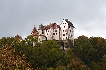 The castle seen from the west in the Trubach valley (2007)