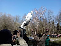 Falling of Lenin statue in Khmelnytsky park