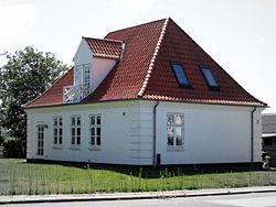 The former Kås Station