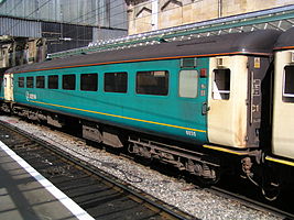 爱瑞发使用的“英国铁路2F型客车”开放式旅行二等座车，2004年8月27日拍摄于卡莱尔站。