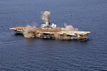 2006年5月17日，停放多年的奥里斯卡尼号被凿沉作人工鱼礁。