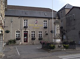 The town hall in Écrouves