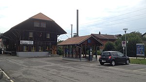 Enclosed shelter on platform