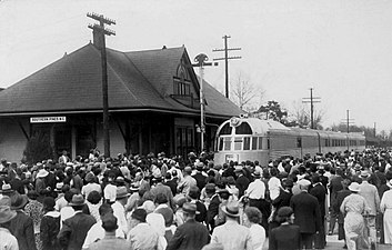 1935年4月，微风号在美国东岸进行巡回展示，途径北卡羅來納州南派恩斯并受到群众欢迎