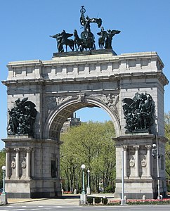 位於紐約市的戰士和水手拱門 建於1889–92年，以紀念美國戰勝美利堅聯盟國。