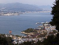 自山上看到的严岛神社及岛上主要街区