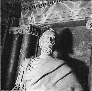 Statue of Jakob De la Gardie in Varnhem Abbey (detail)