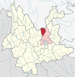 禄劝县（红色）在昆明市（粉色）和云南省的位置