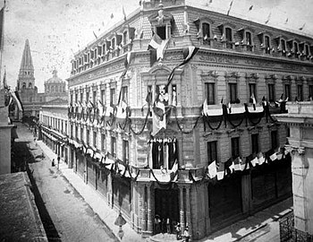 The original store in 1905 after the 1899 remodel.