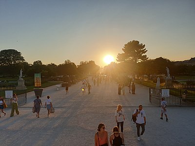 Walkers in the Tuileries Garden during the summer of 2022.