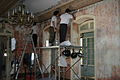 工人修复启祥楼壁画，摄于2008年