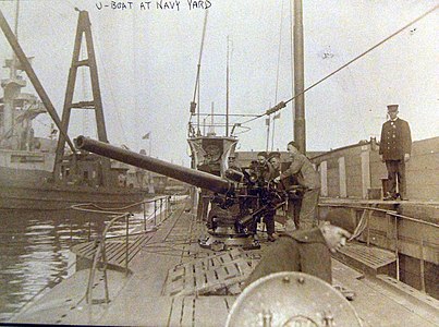4" gun of U-111 at New York City, 24 April 1919