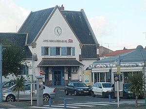 圣吉勒-克鲁瓦德维站主站房