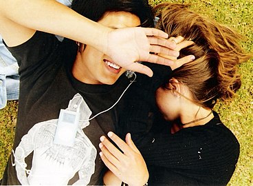 A couple listening to music together on an iPod Mini (2006)