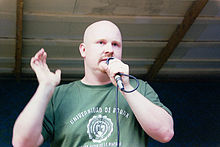 Sere performing in 2004