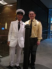 2008年5月30日山顶缆车120周年当天，部分职员穿上仿维多利亚时代之怀旧制服