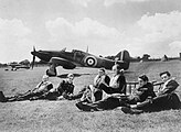 The photograph of Eckford (far right) and his fellow pilots that inspired the Spirit of The Few monument