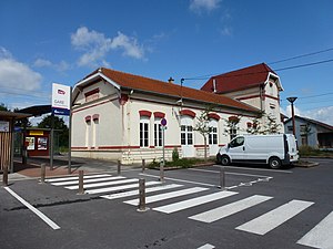 普瓦-泰龙站