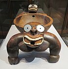 用珍珠贝壳和野猪獠牙装饰的碗，用于供应卡瓦酒，夏威夷，公元 1700 年代后期