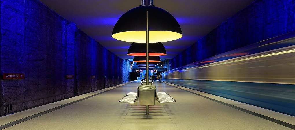 图为慕尼黑地铁的西墓园站，于1998年开放。