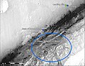 “好奇号”漫游车着陆点（绿点）-蓝点标注出计划研究的区域-格莱内尔格和夏普山山底。