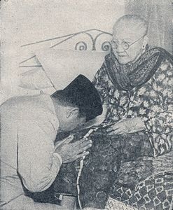 Sukarno with his mother
