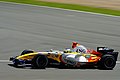 For 2007年, Renault switched from Mild Seven to ING. This is Giancarlo Fisichella driving the Renault R27 at the 2007 British Grand Prix.