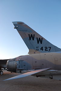 美国F-105雷长式攻击机的尾翼