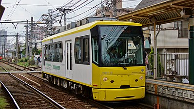 8810 in yellow livery in April 2016
