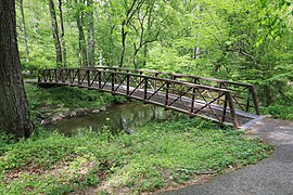 Footbridge to Linthicum Street in 2021