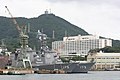停泊在三菱重工长崎造船所（日语：三菱重工業長崎造船所）内的足柄号（左）与金刚级一号舰金刚号。