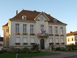 The town hall in Aillant-sur-Tholon
