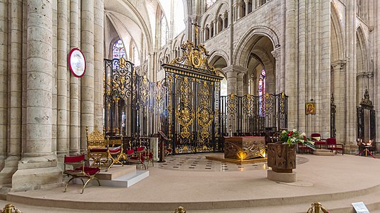 The choir screen, altar, and Archbishop's chair