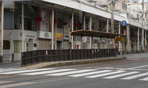 赤迫方向站台，电车站内没有长崎站前方向站台