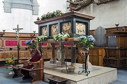 Reliquary of St. Luke the Evangelist and transept organ