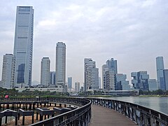 π橋景觀，遠景為深圳灣一號建築群