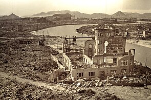 满目疮痍的广岛市区及原爆圆顶馆，摄于1945年