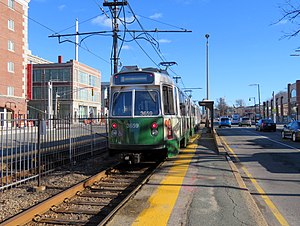 2018年12月停靠在车站的入城方向列车