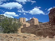 Ruins of Gisewa Pueblo and San José de los Jemez Mission Church.