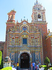 Azulejos of the facade made between 1650 and 1750[39] with Talavera pottery. Church of San Francisco Acatepec in San Andrés Cholula, Mexico.