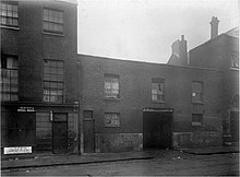 维多利亚时代伦敦贫民窟房屋外观的照片